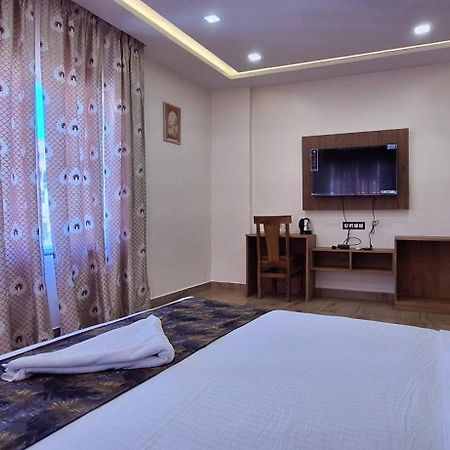 New Sun International & Banquet Hall 잠셰드푸르 외부 사진
